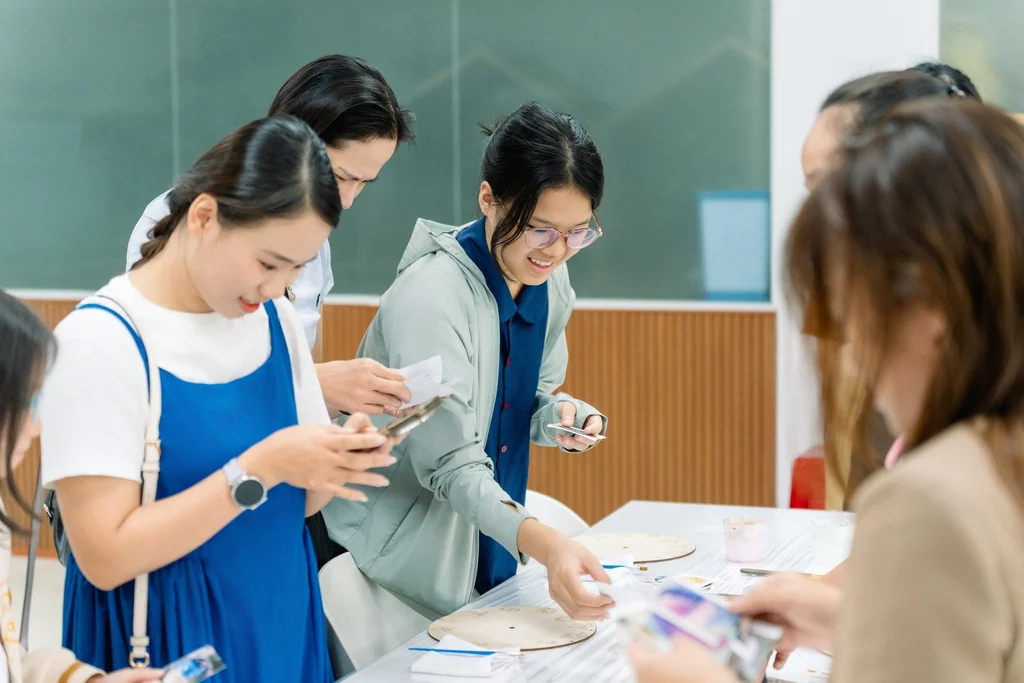 Celebrating Vietnamese Women’s Day with a Creative Wooden Clock Workshop 2