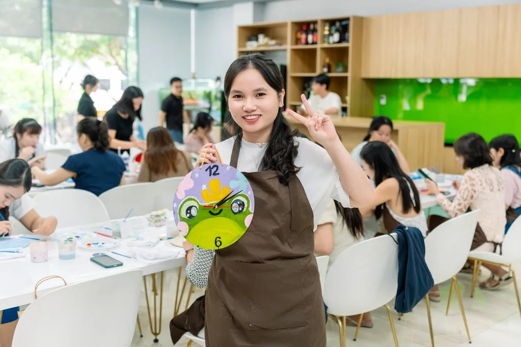 Celebrating Vietnamese Women’s Day with a Creative Wooden Clock Workshop 4